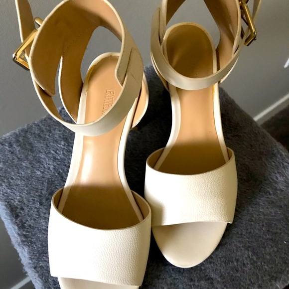 Beautiful Sandals - Picture 2 of 3